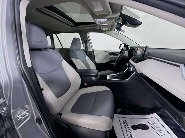 Used 2022 Toyota RAV4 XLE image 26