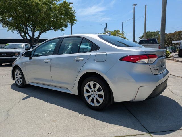 Used 2025 Toyota Corolla LE image 2
