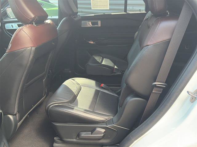 Certified 2023 Ford Explorer Platinum w/ Technology Package AWD/4WD image 11