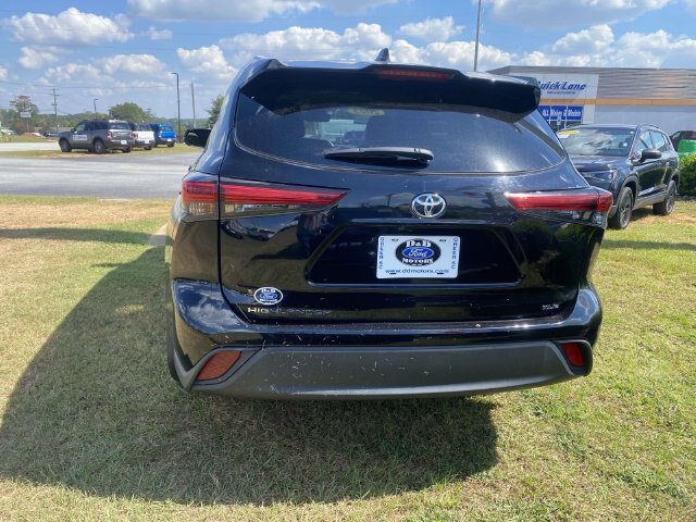 Used 2023 Toyota Highlander XLE FWD image 6