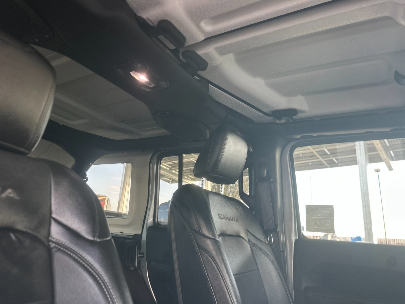 Used 2018 Jeep Wrangler Unlimited Sahara w/ Safety Group image 17