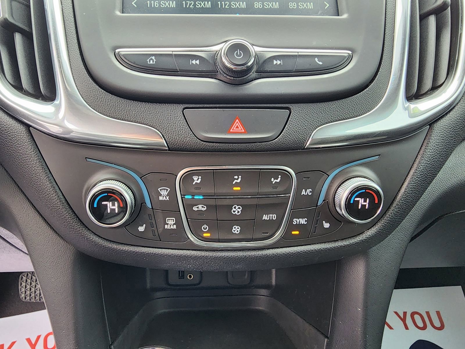 Used 2018 Chevrolet Equinox LT image 10