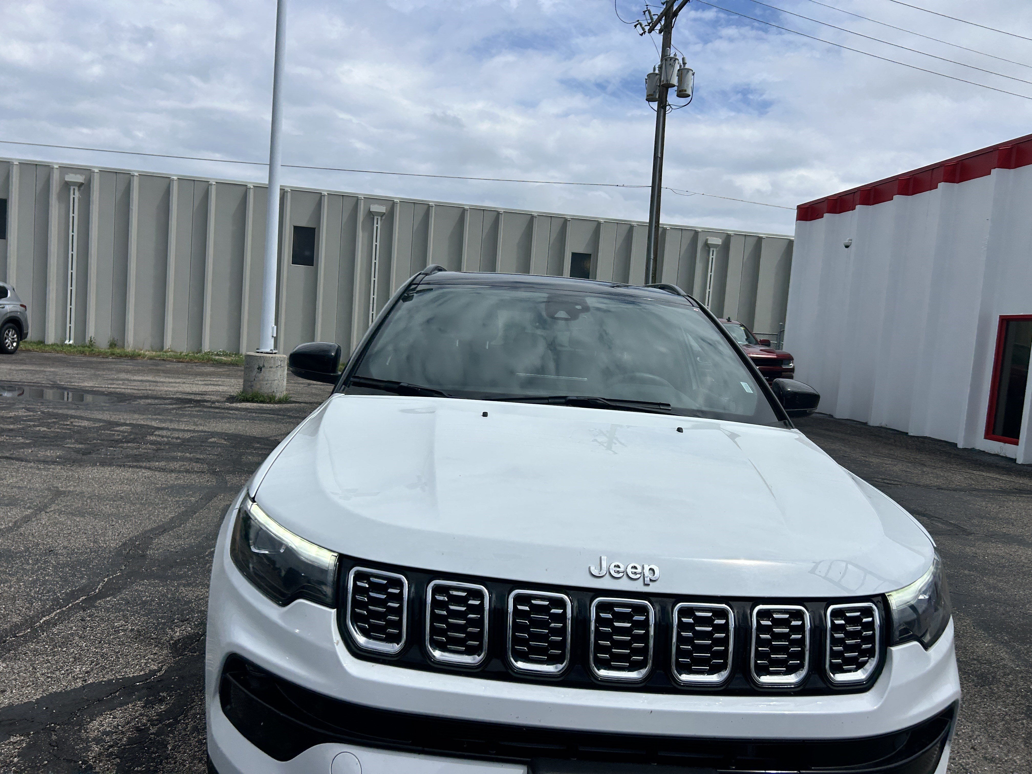 Used 2025 Jeep Compass Limited w/ Elite Group AWD/4WD image 9