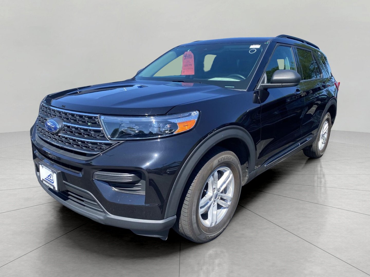 Certified 2024 Ford Explorer XLT w/ Equipment Group 202A AWD/4WD image 4