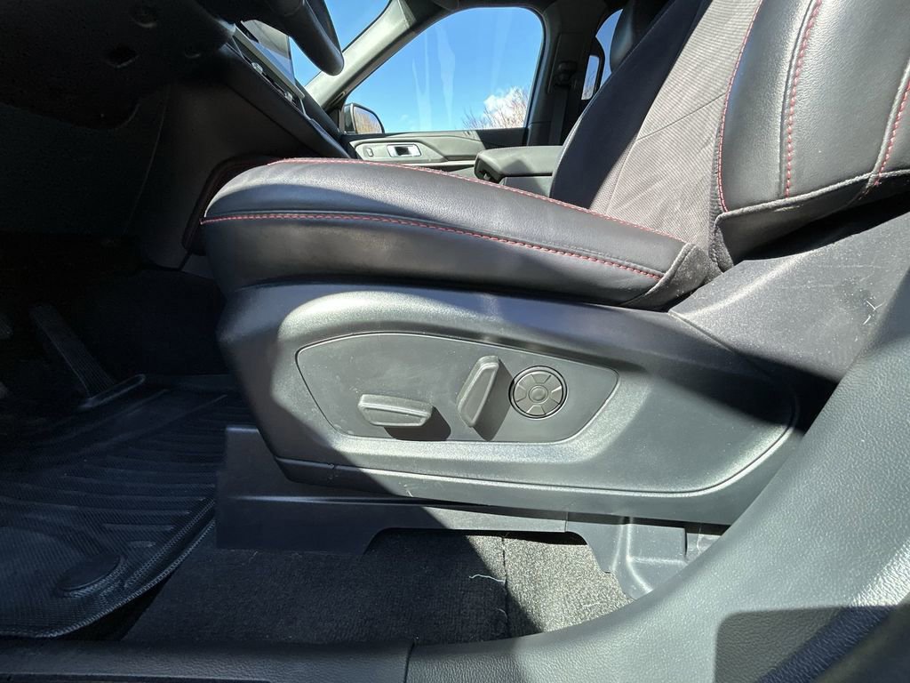Certified 2025 Ford Explorer ST image 12