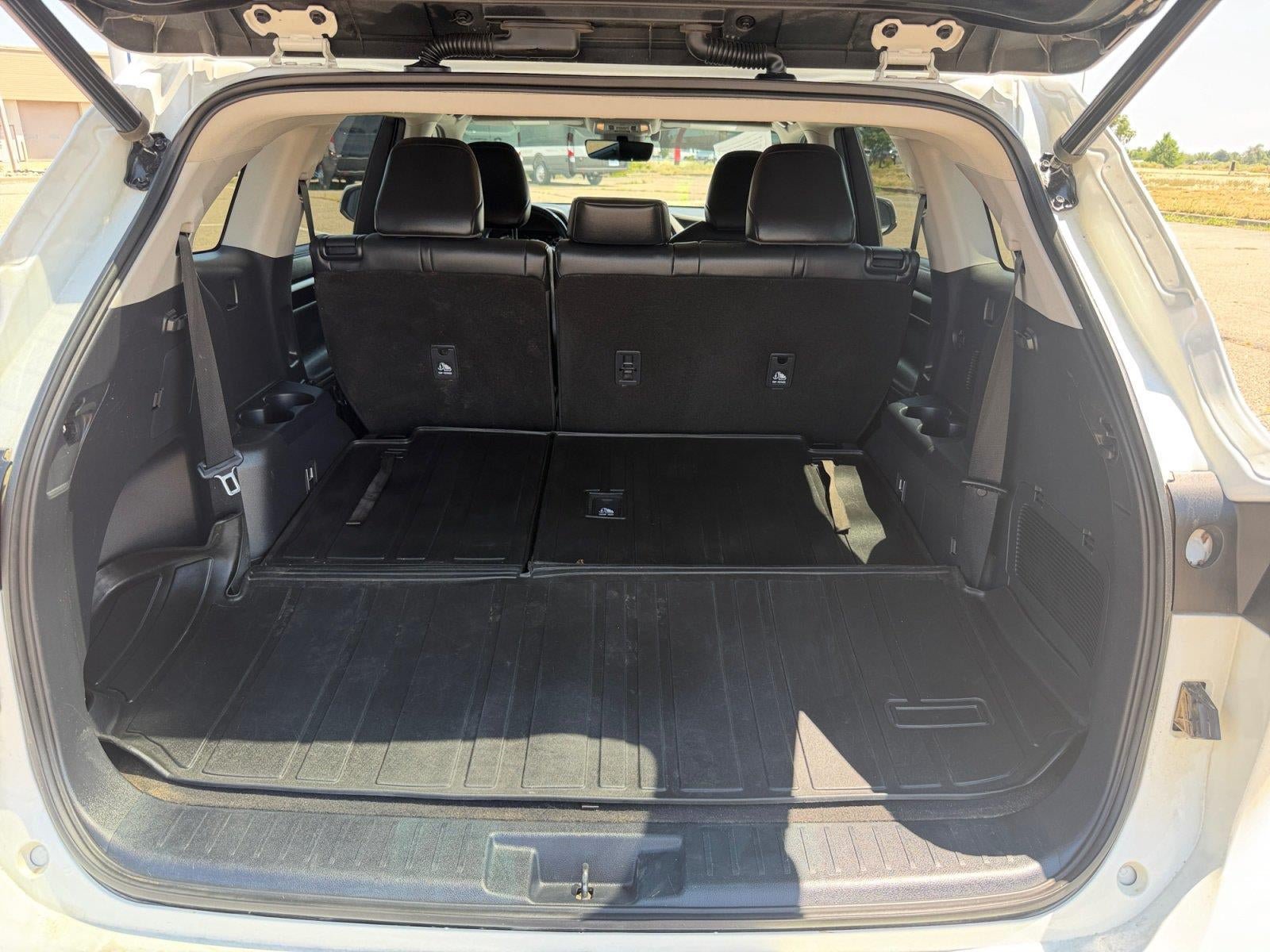 Used 2021 Toyota Highlander XLE AWD/4WD image 21