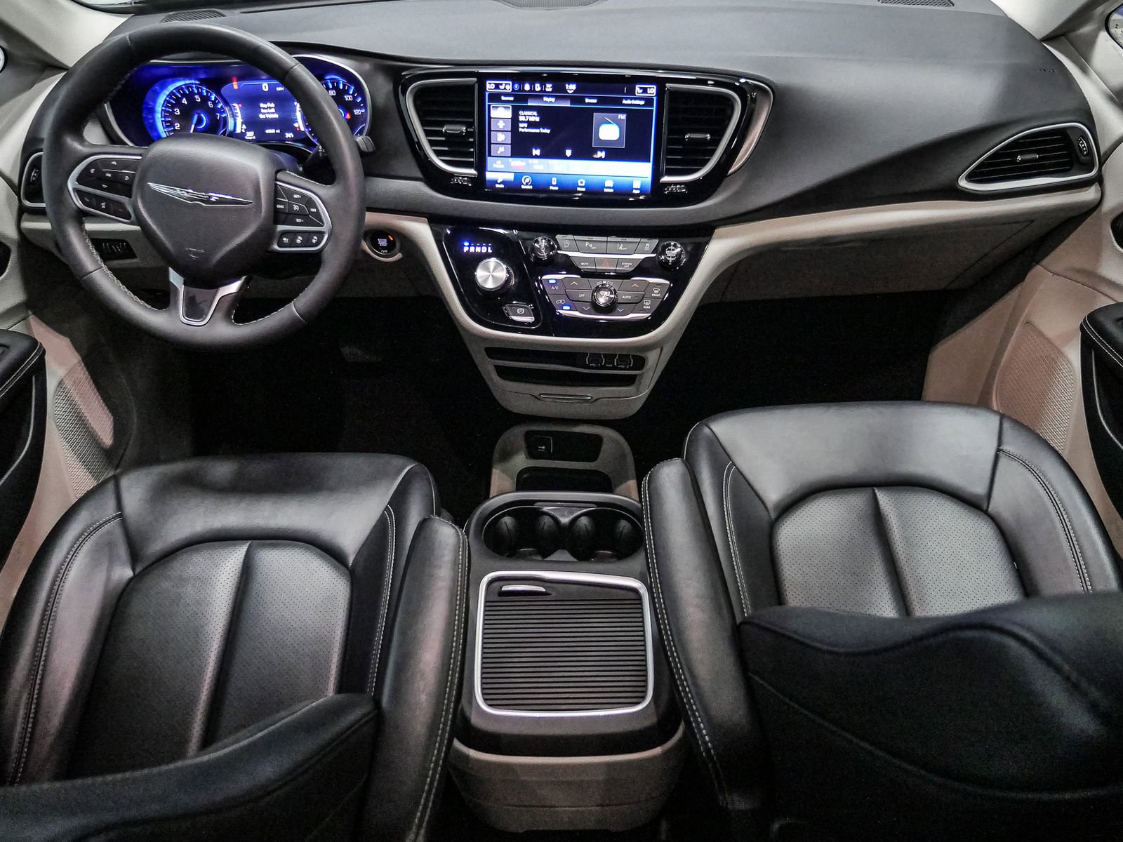 Used 2024 Chrysler Pacifica Touring-L image 25