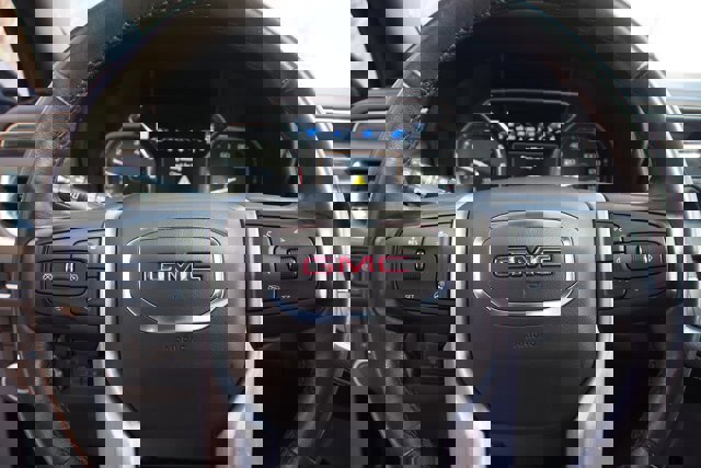 Used 2021 GMC Yukon SLT w/ SLT Luxury Plus Package image 28