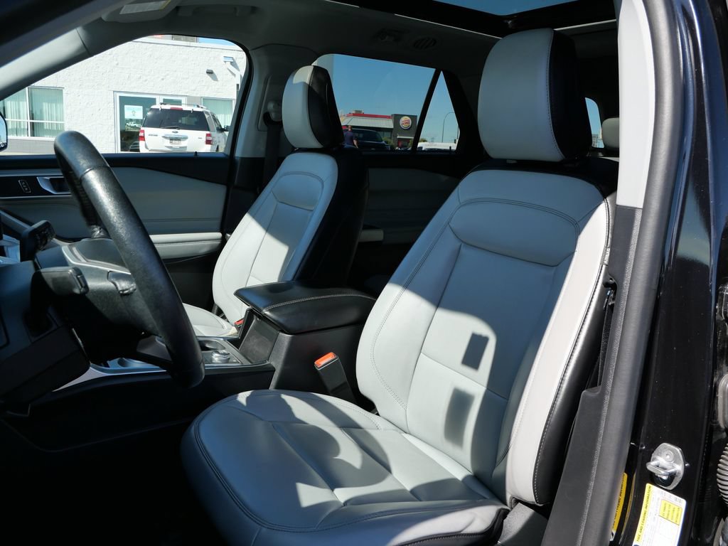 Certified 2021 Ford Explorer XLT w/ Equipment Group 202A AWD/4WD image 11