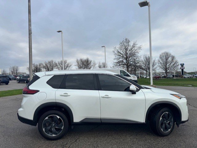 Used 2024 Nissan Rogue SV w/ SV Premium Package AWD/4WD image 10