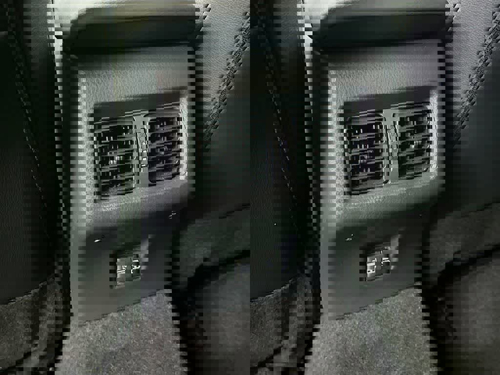 Used 2025 Toyota Camry SE image 13