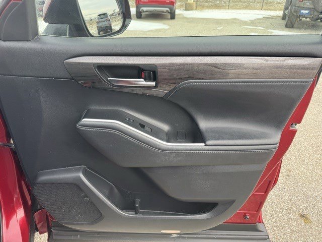 Used 2021 Toyota Highlander Platinum image 39