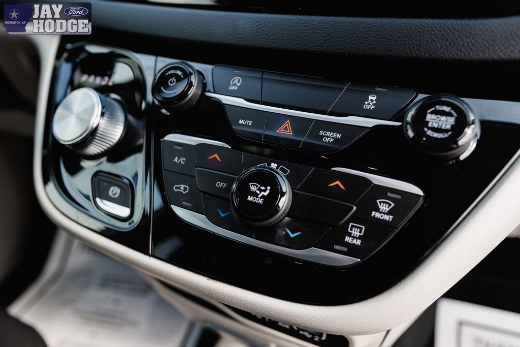 Used 2023 Chrysler Voyager LX image 17