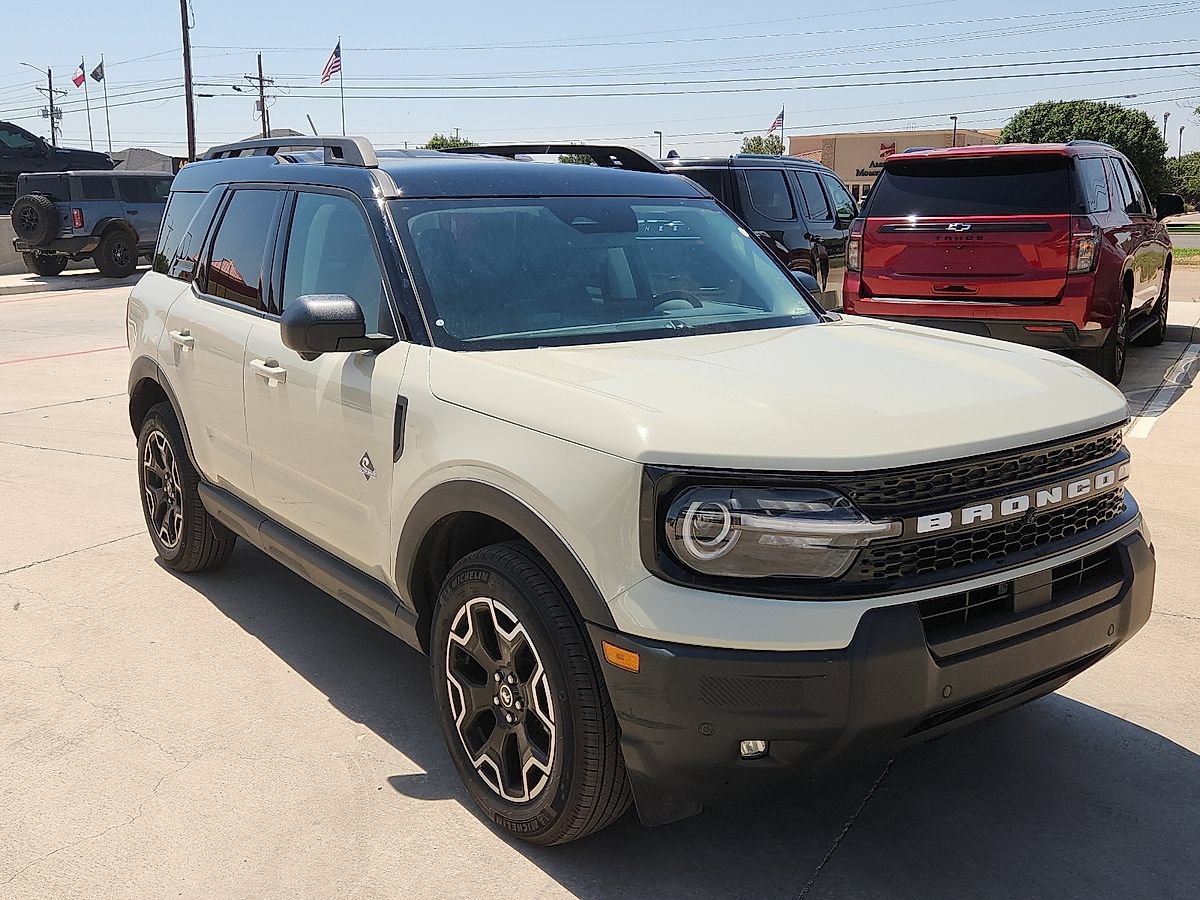Certified 2025 Ford Bronco Sport Outer Banks w/ Outer Banks Tech Package+ AWD/4WD image 4