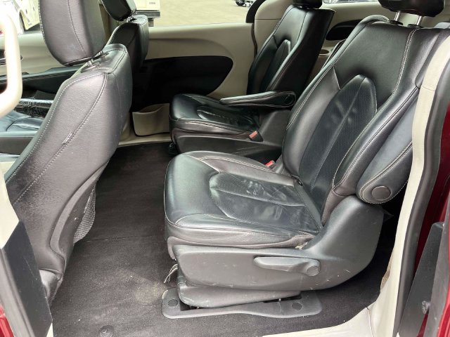 Used 2022 Chrysler Pacifica Touring-L FWD image 18