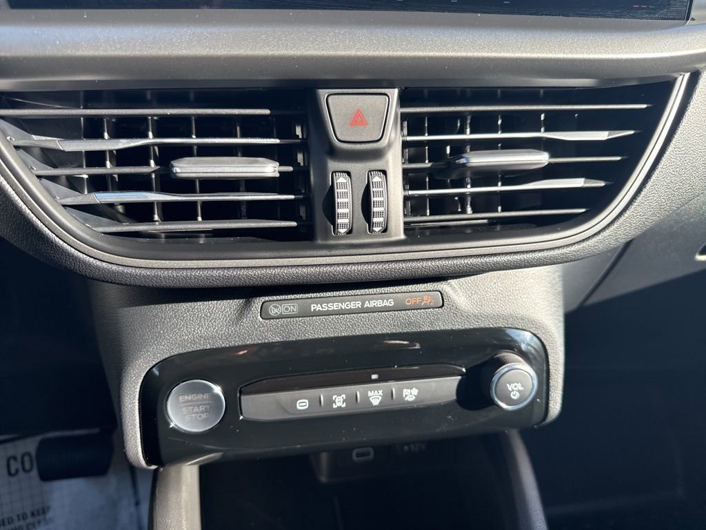 Certified 2025 Ford Escape SE image 33