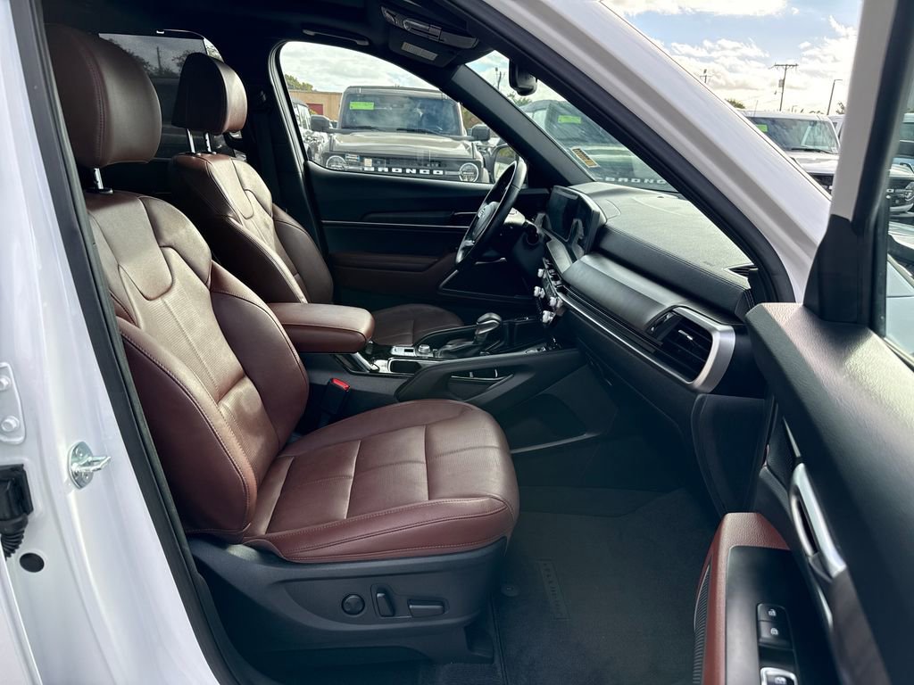 Used 2024 Kia Telluride EX w/ EX Captain's Chair Package image 26