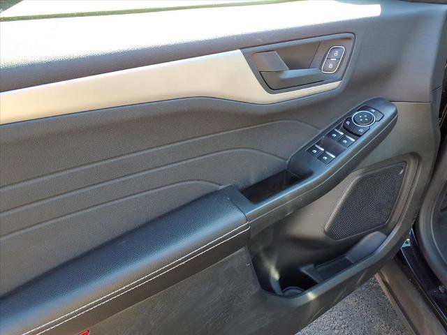 Certified 2022 Ford Escape SE w/ SE Sport Appearance Package image 9