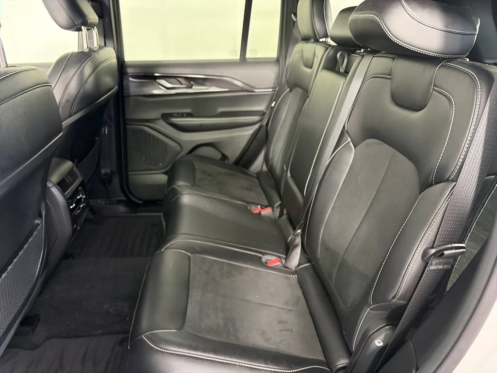 Used 2023 Jeep Grand Cherokee Altitude AWD/4WD image 13