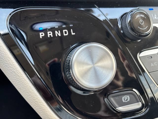 Used 2024 Chrysler Pacifica Limited FWD image 27