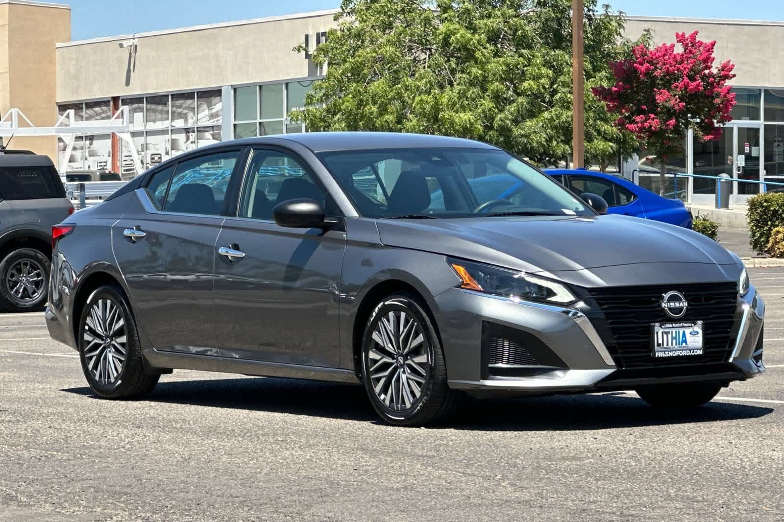 Used 2025 Nissan Altima 2.5 SV FWD image 9