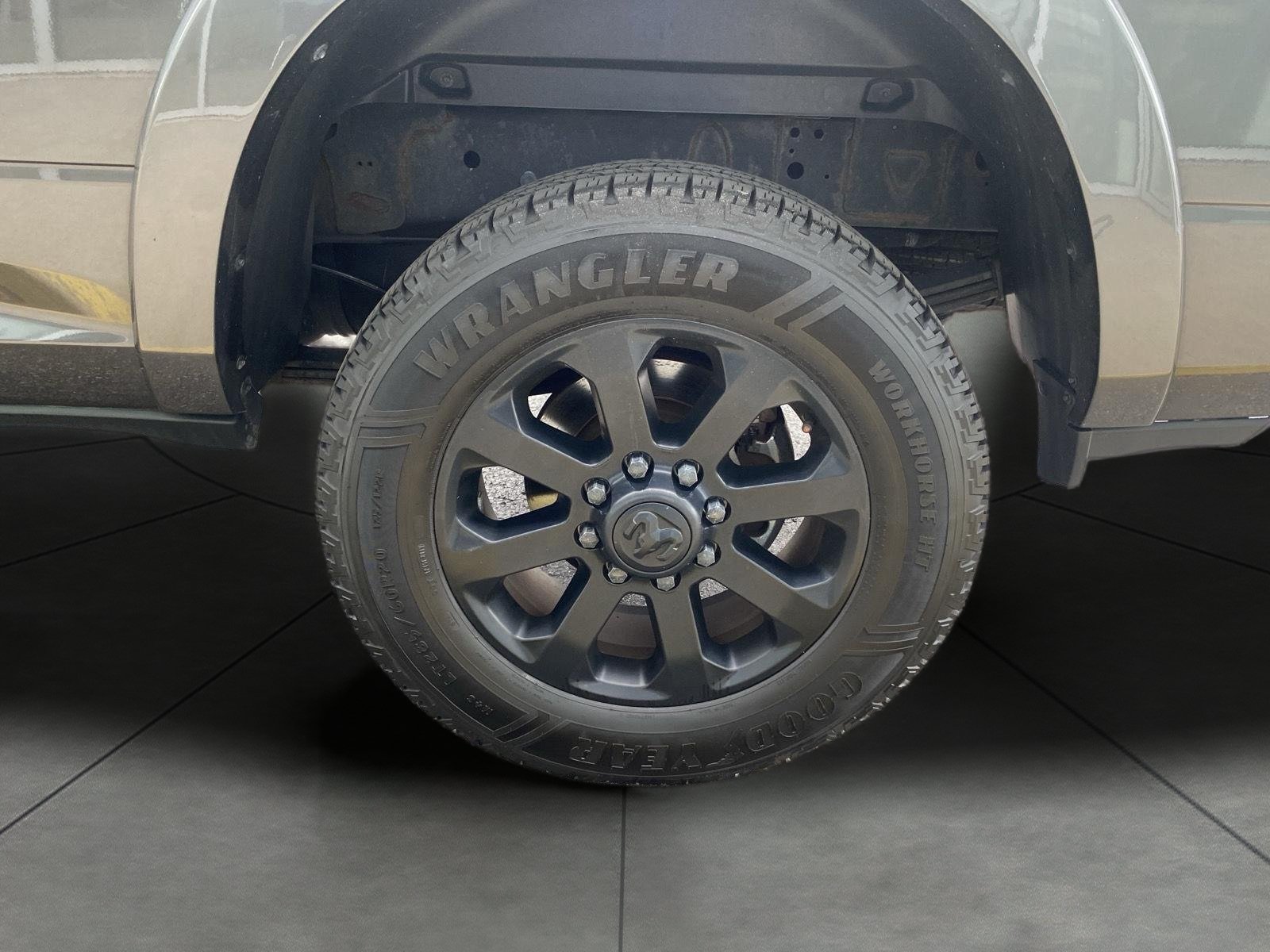Used 2022 RAM 3500 Laramie AWD/4WD image 5