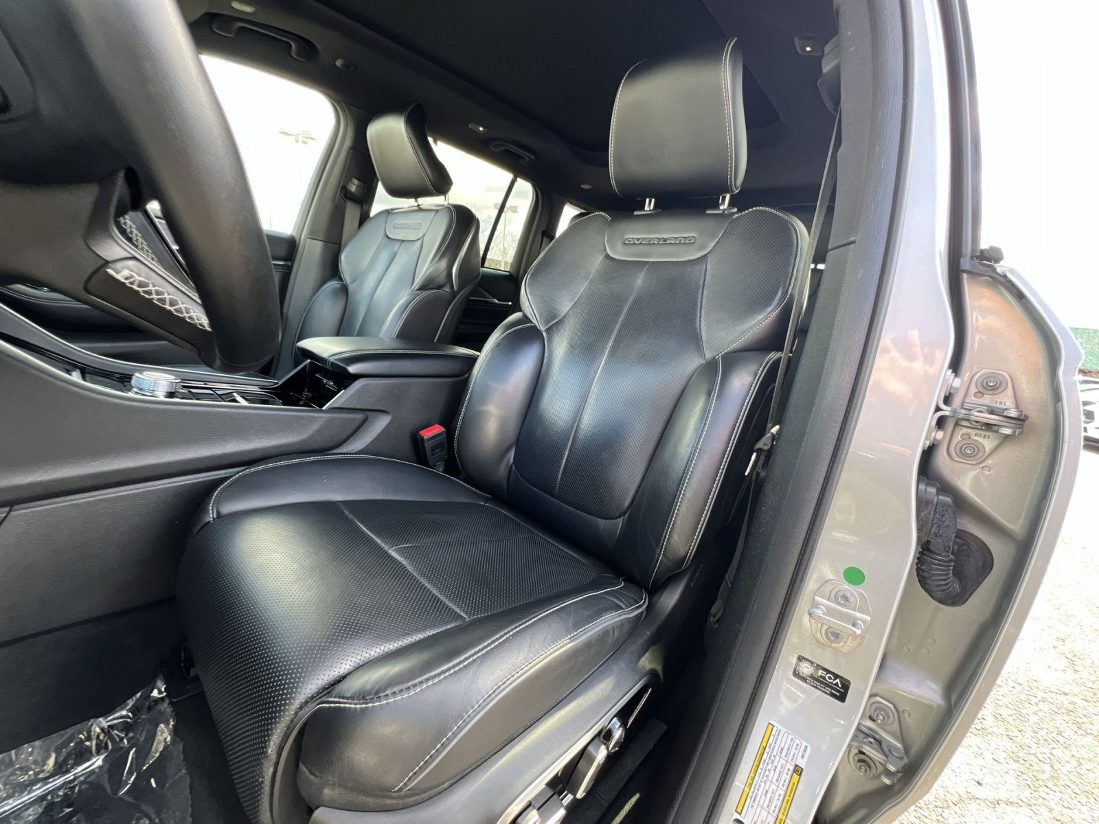 Used 2023 Jeep Grand Cherokee Overland w/ Adv Protech Group III image 13