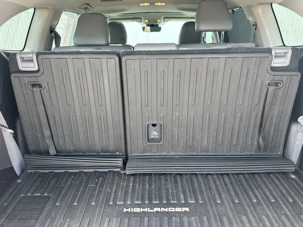 Used 2021 Toyota Highlander XLE AWD/4WD image 23