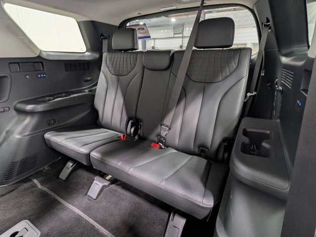 Used 2024 Hyundai Palisade Limited AWD/4WD image 18