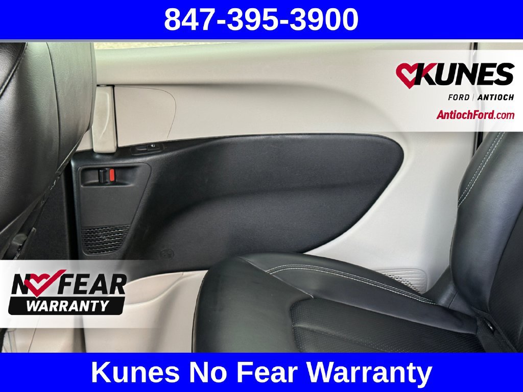Used 2023 Chrysler Pacifica Touring-L FWD image 41