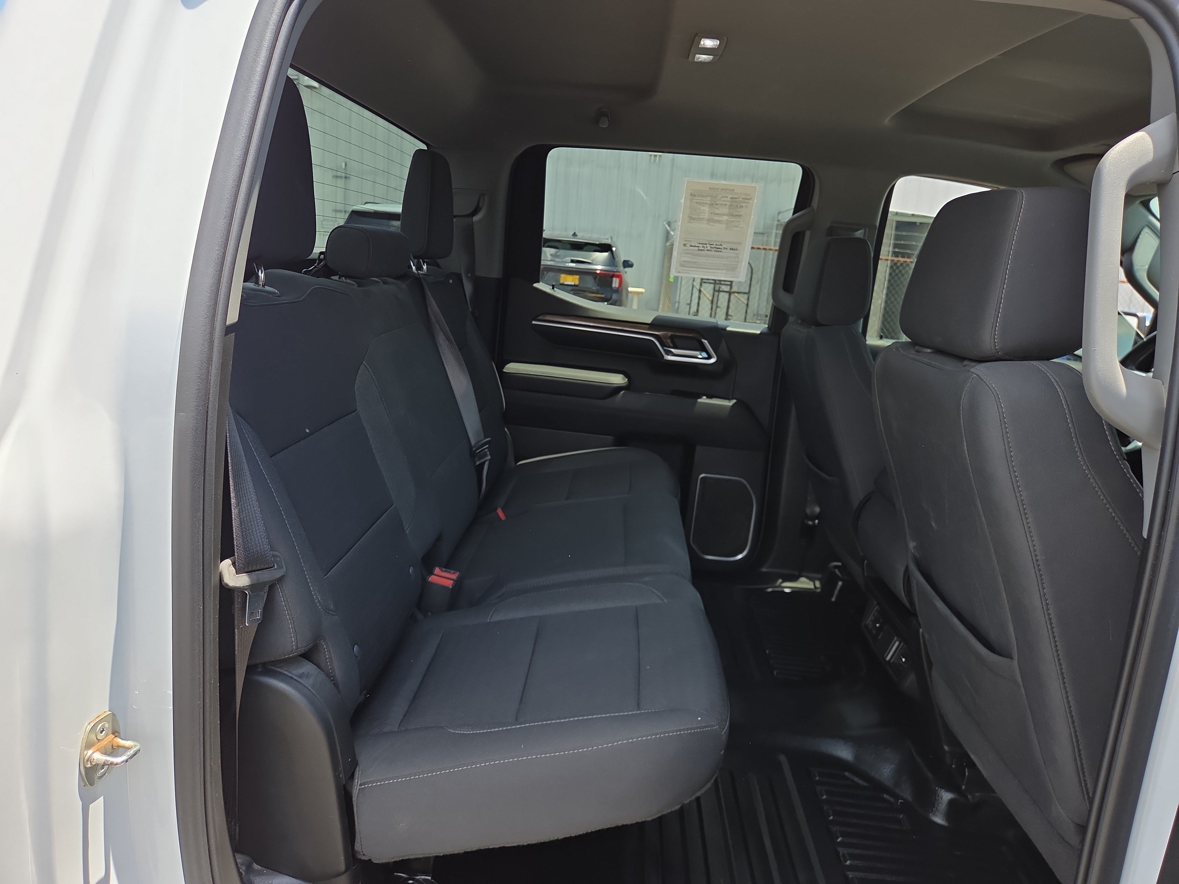Used 2022 Chevrolet Silverado 1500 LT w/ Z71 Off-Road Package AWD/4WD image 14