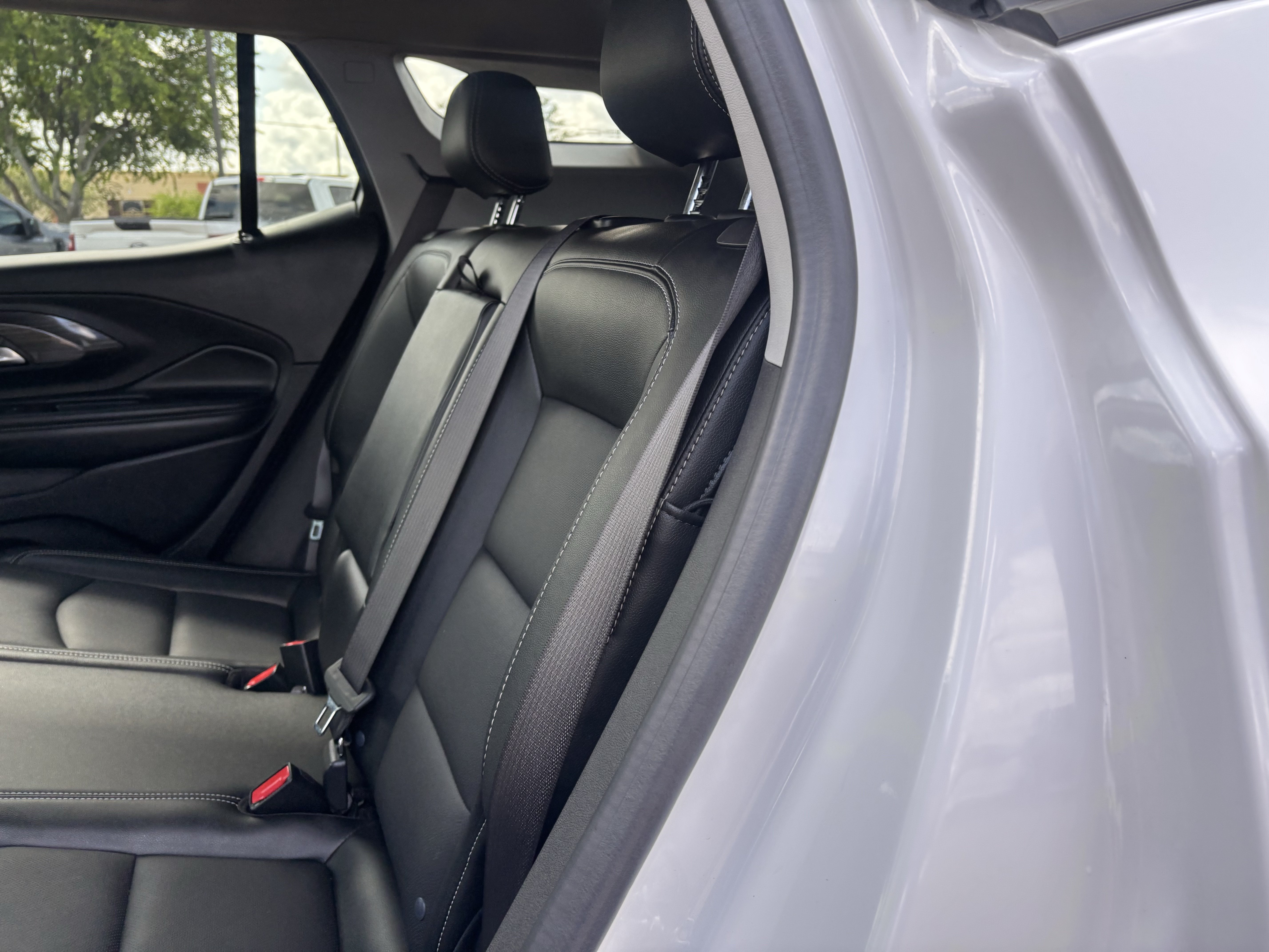 Used 2024 GMC Terrain SLT AWD/4WD image 16