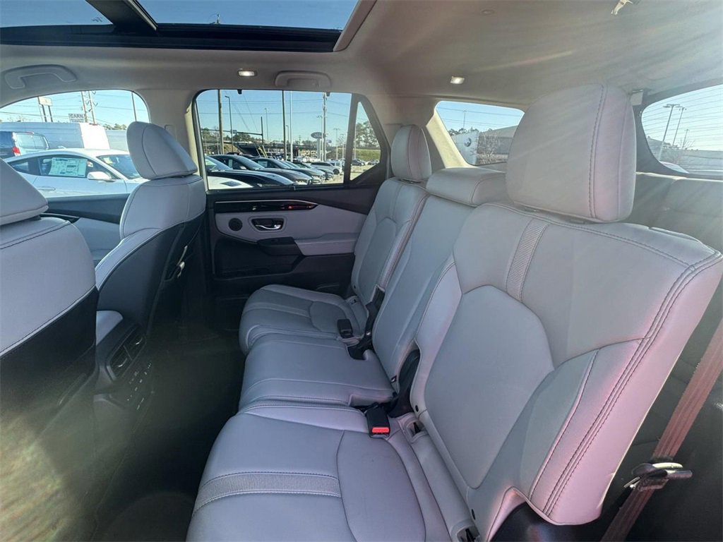 Used 2023 Honda Pilot Touring image 8