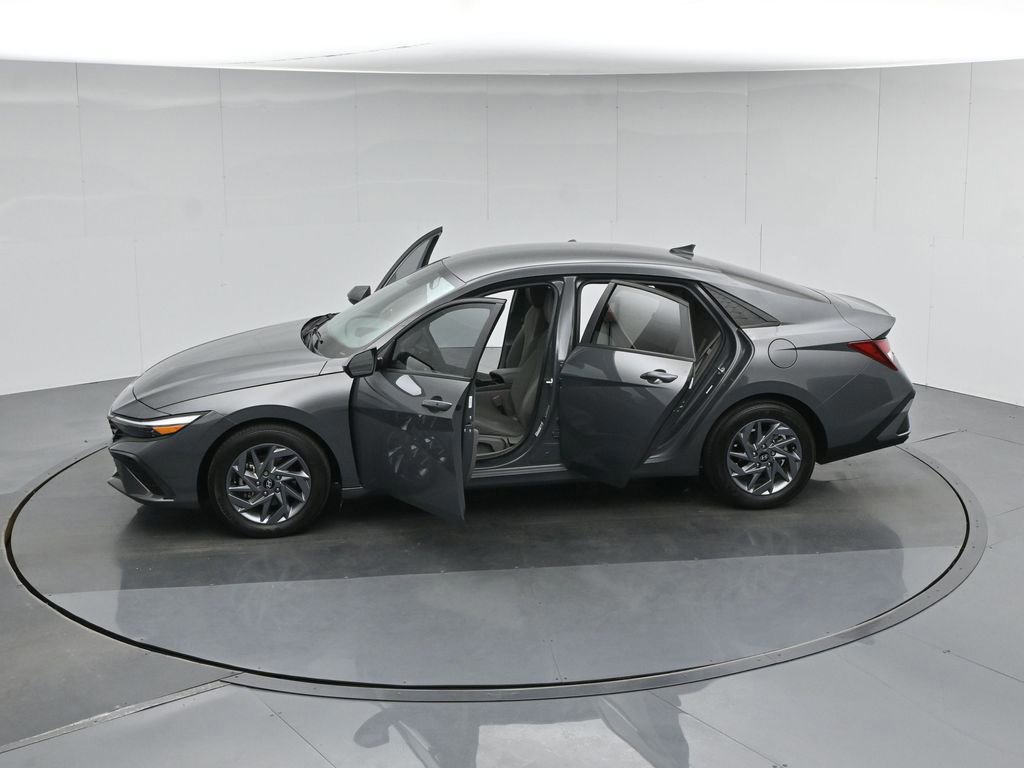 Used 2024 Hyundai Elantra SEL image 45