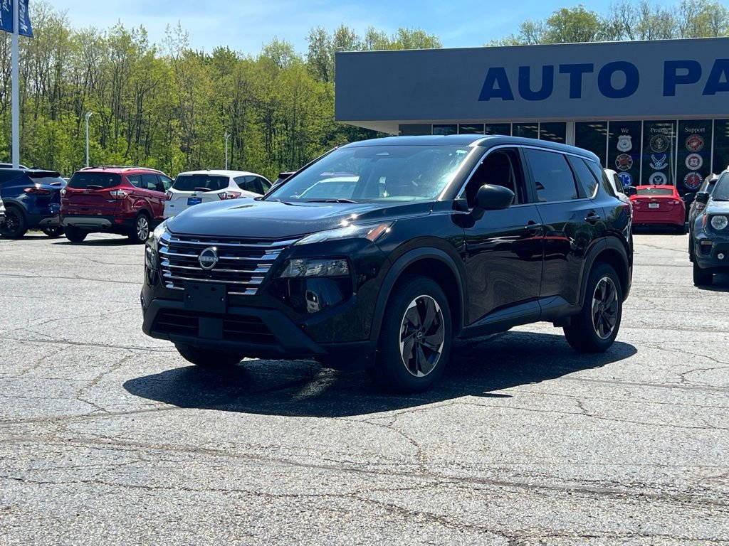 Used 2024 Nissan Rogue SV AWD/4WD image 3