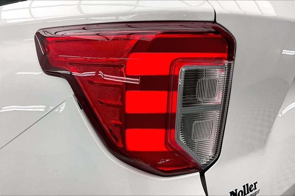 Certified 2022 Ford Explorer XLT w/ Equipment Group 202A AWD/4WD image 31