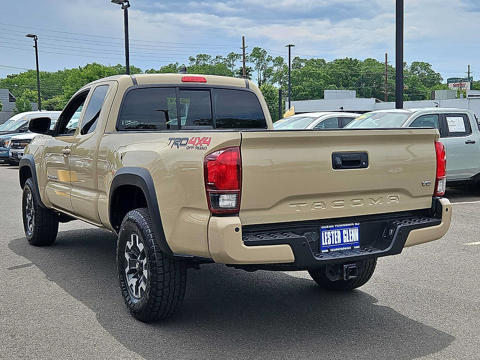 Used 2018 Toyota Tacoma TRD Off-Road w/ Technology Package AWD/4WD image 4