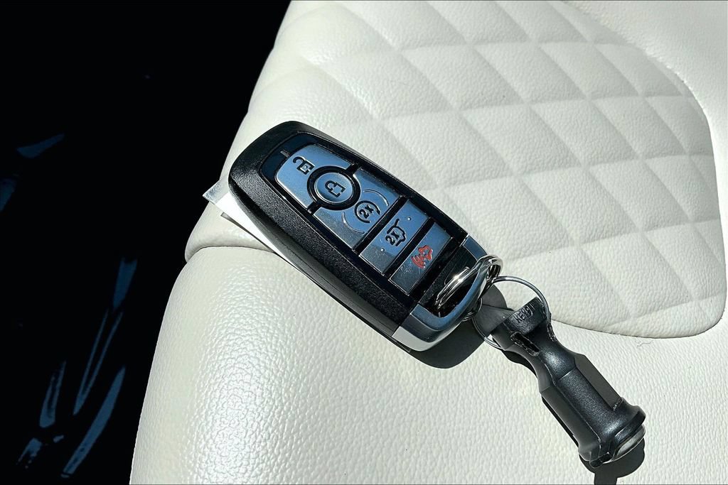 Certified 2024 Ford Edge Titanium AWD/4WD image 11