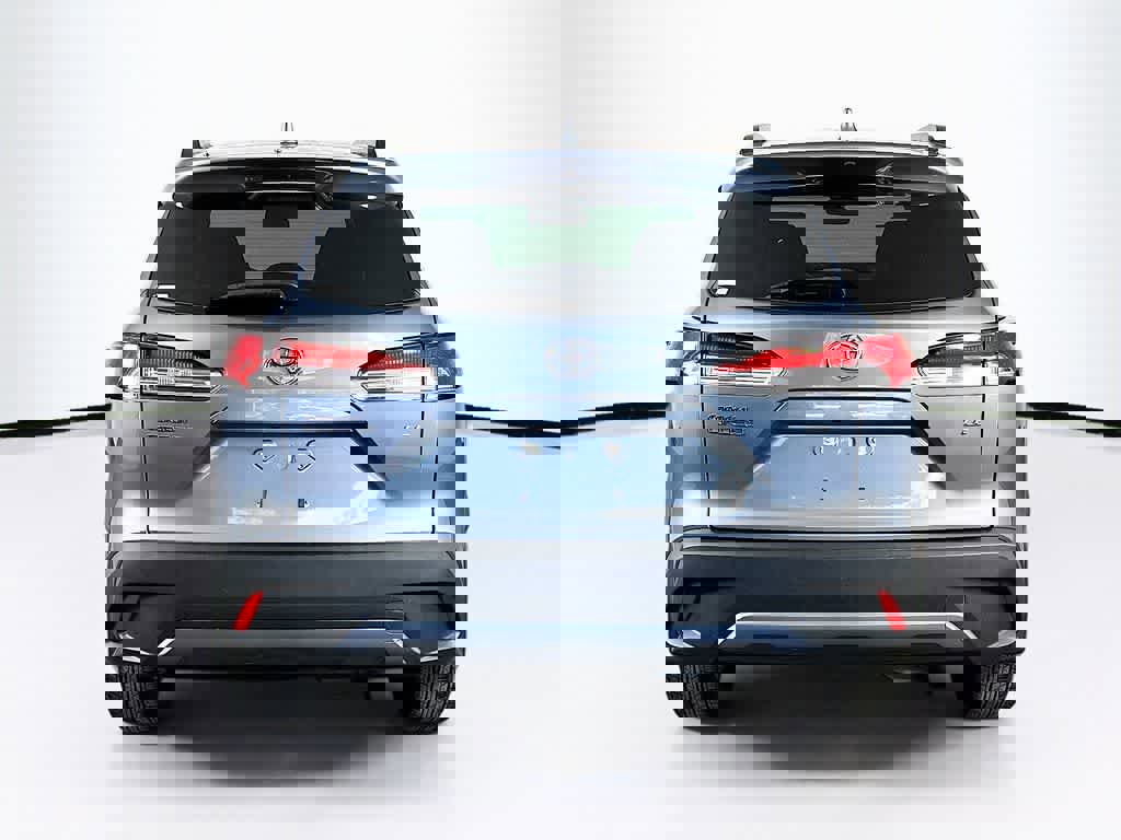 Used 2023 Toyota Corolla Cross LE image 4