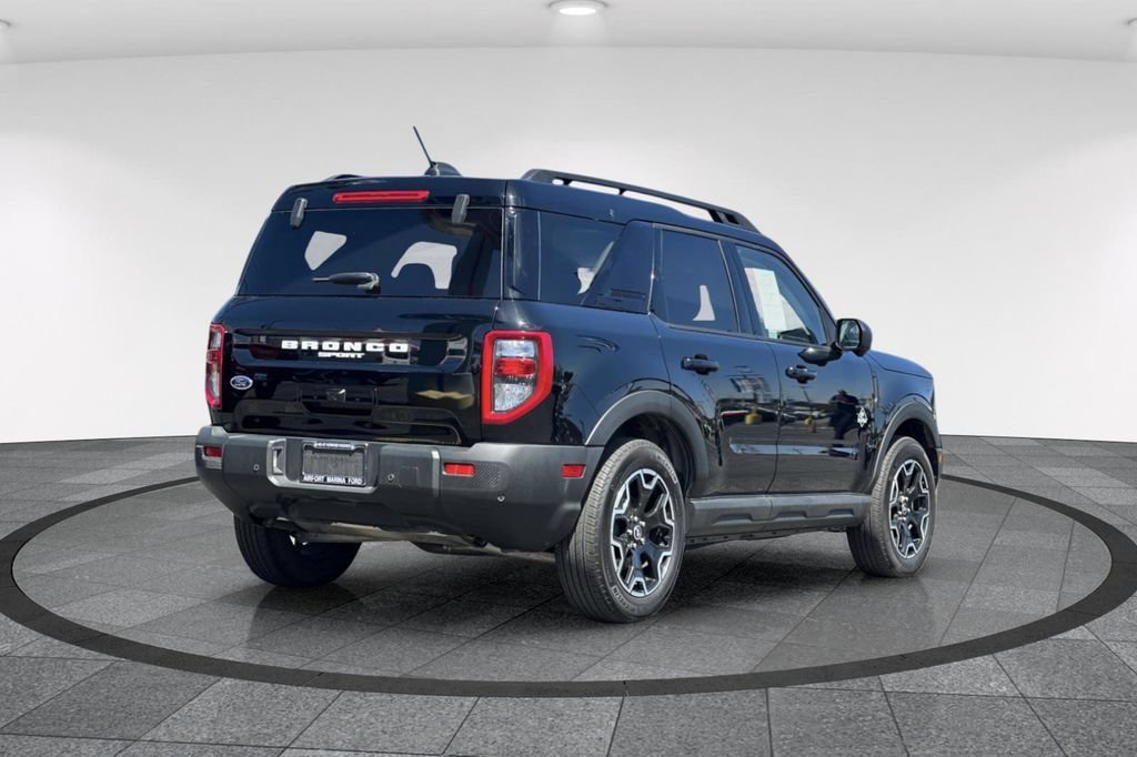 Certified 2025 Ford Bronco Sport Outer Banks w/ Outer Banks Tech Package+ AWD/4WD image 4