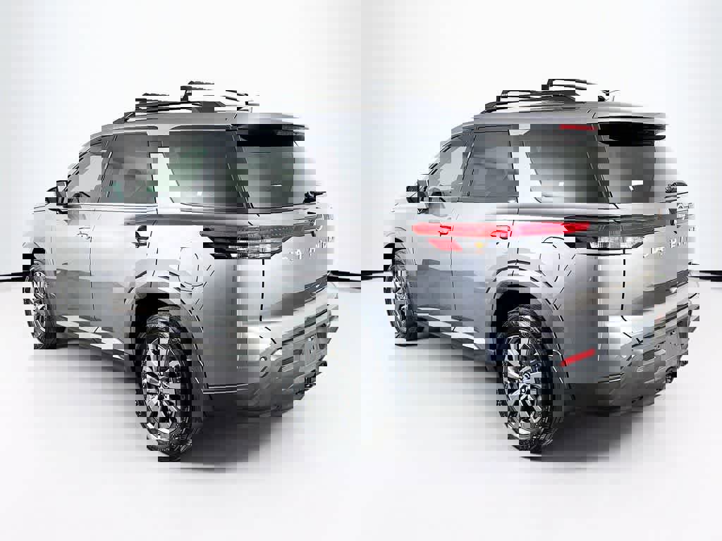 Used 2022 Nissan Pathfinder SV w/ SV Premium Package FWD image 3