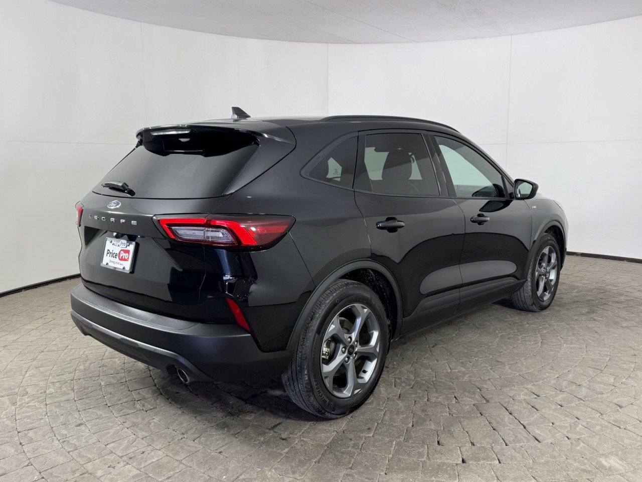 Certified 2025 Ford Escape ST-Line FWD image 9