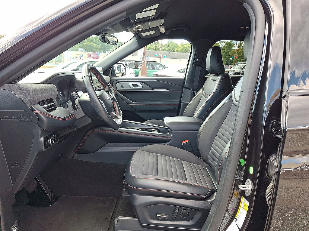 Certified 2025 Ford Explorer ST-Line w/ ST-Line Street Pack AWD/4WD image 17