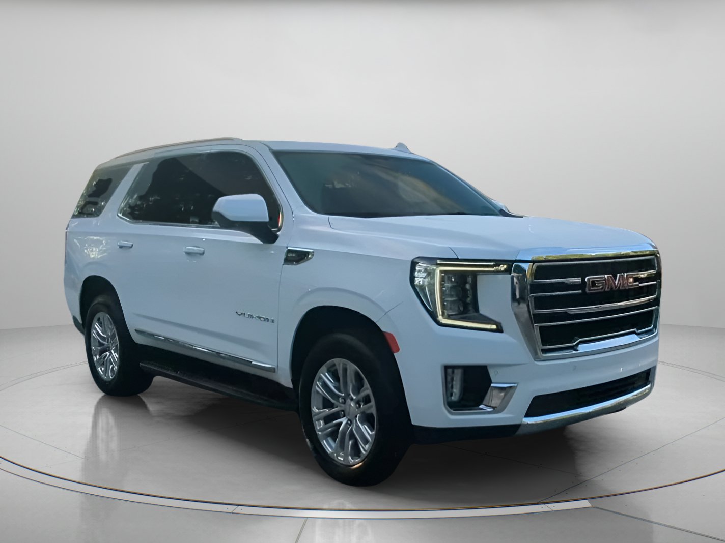 Used 2024 GMC Yukon SLT RWD image 2