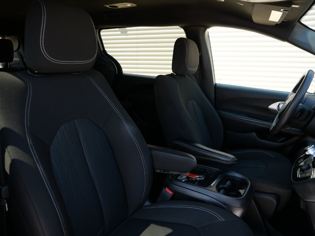 Used 2023 Chrysler Pacifica Touring FWD image 20
