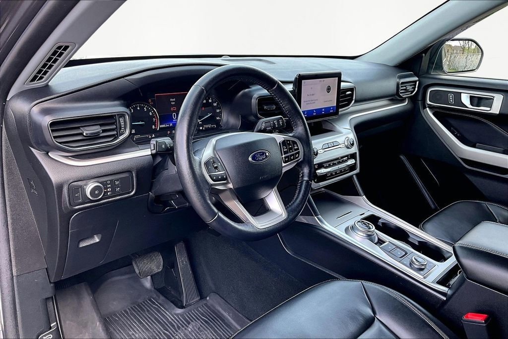 Certified 2021 Ford Explorer XLT w/ Equipment Group 202A image 14