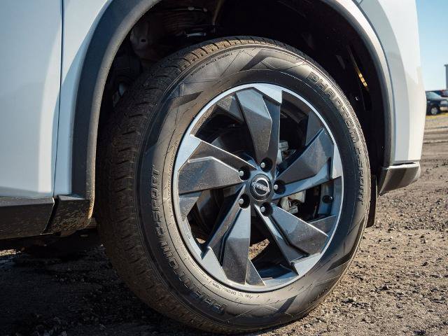 Used 2025 Nissan Rogue SV AWD/4WD image 9