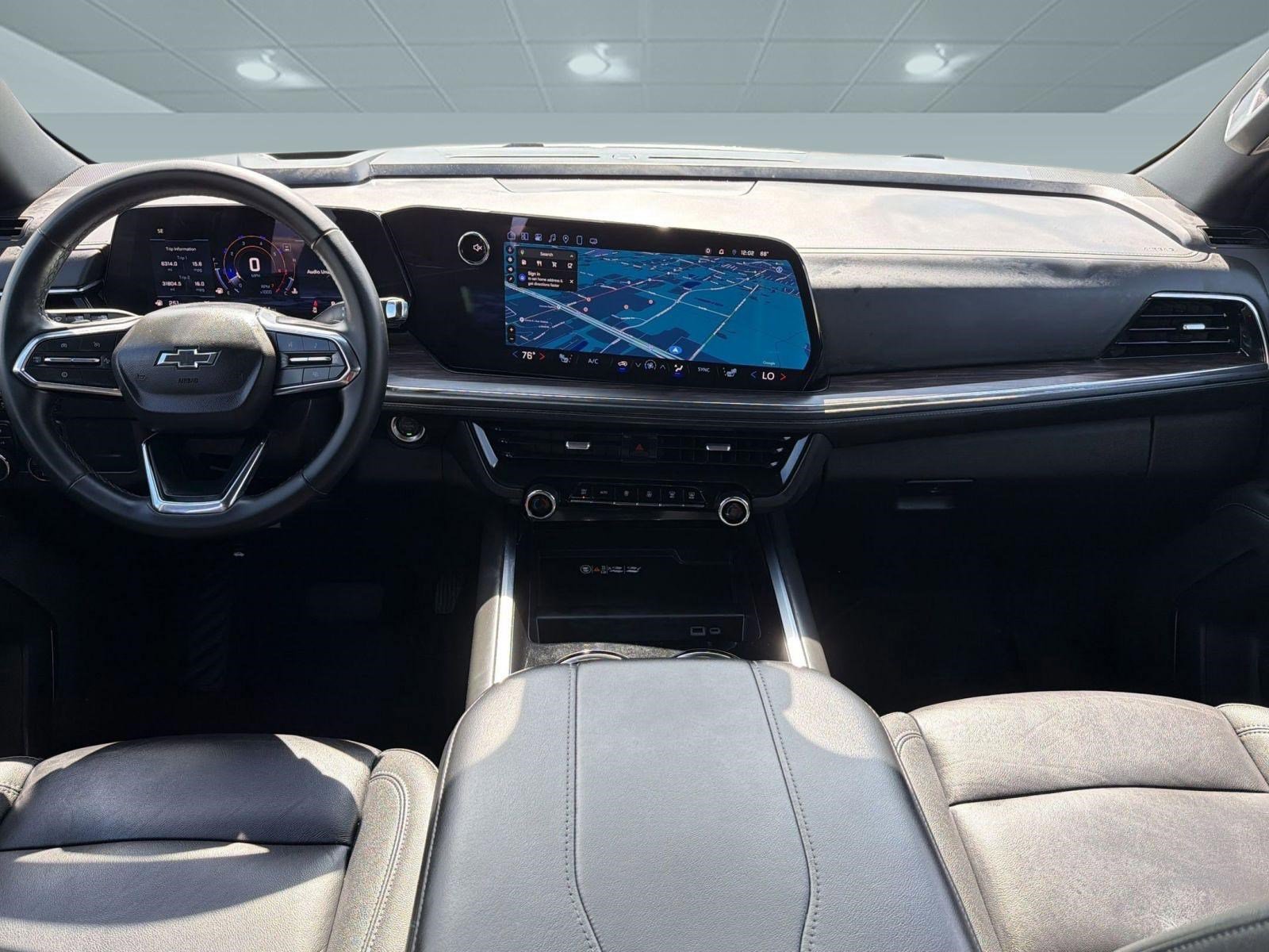 Used 2025 Chevrolet Suburban Z71 image 15