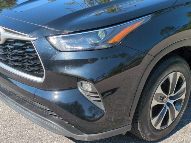 Used 2022 Toyota Highlander XLE FWD image 10