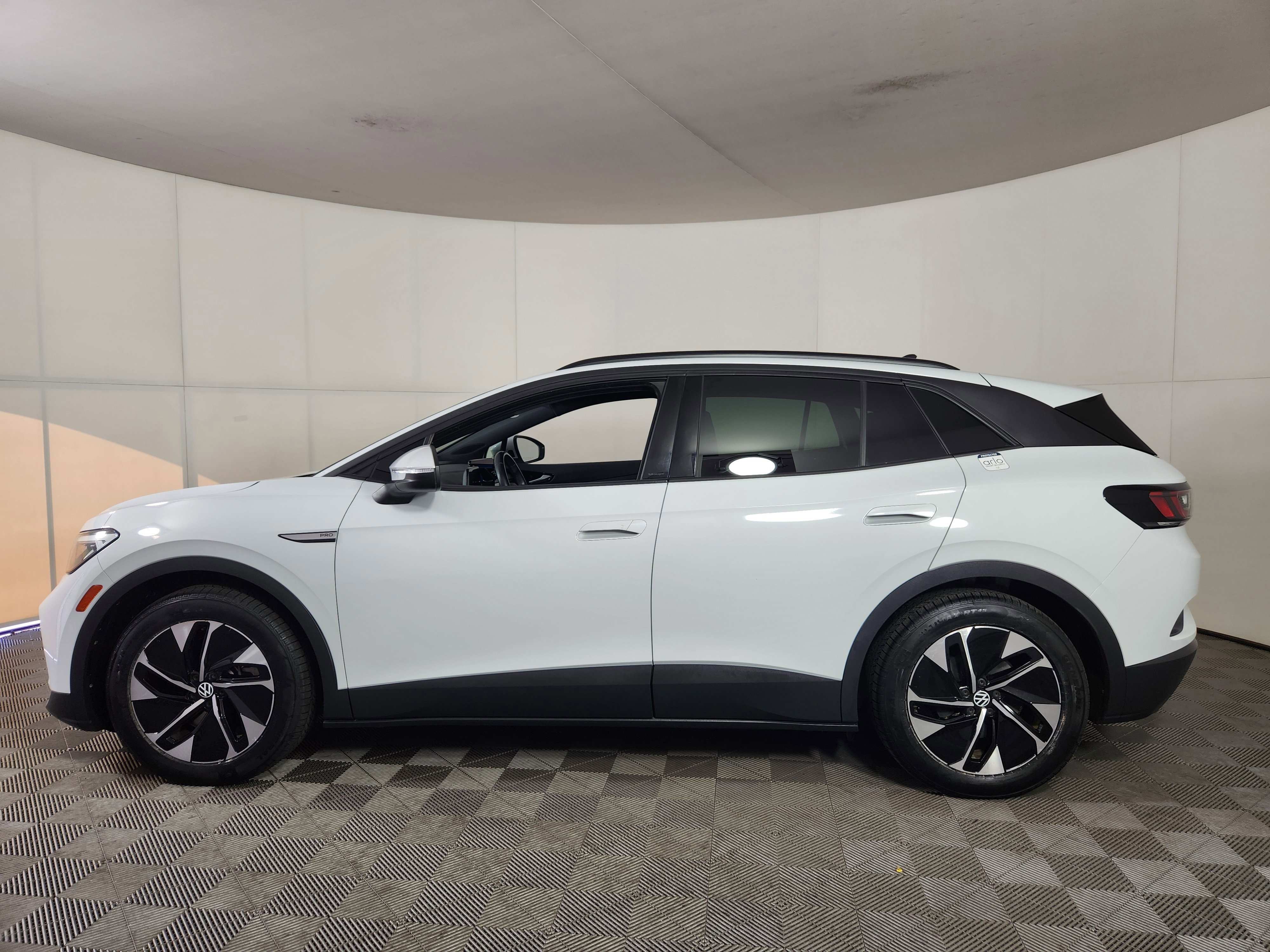Used 2021 Volkswagen ID.4 Pro image 2